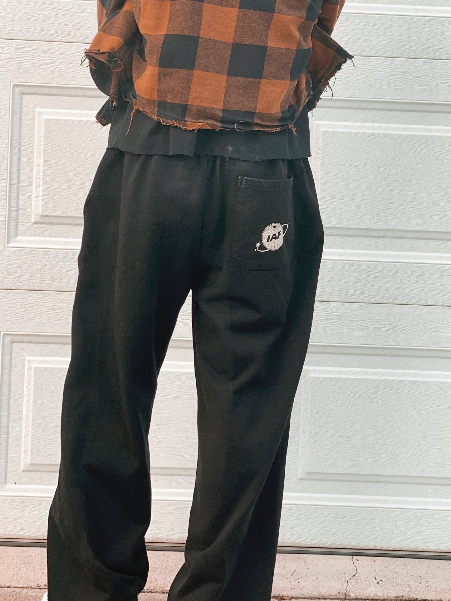 "𝓡𝓮-𝓘𝓶𝓪𝓰𝓲𝓷𝓮𝓭" 𝓘𝓷𝓽𝓮𝓻𝓷𝓪𝓽𝓲𝓸𝓷𝓪𝓵 𝓖𝓻𝓪𝓯𝓯𝓲𝓽𝓲 𝓡𝓮𝓯𝓵𝓮𝓬𝓽𝓲𝓸𝓷 𝓢𝔀𝓮𝓪𝓽𝓹𝓪𝓷𝓽𝓼