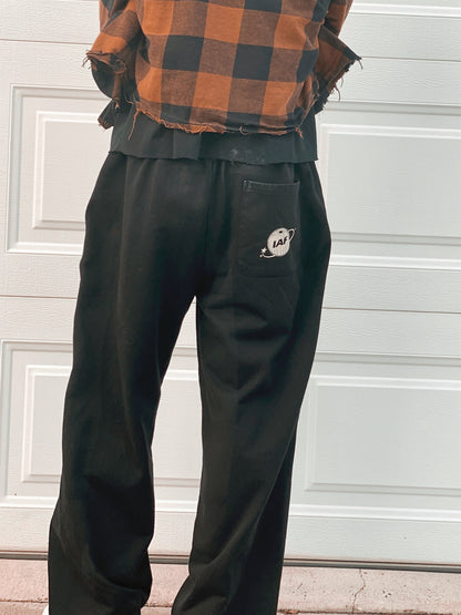 "𝓡𝓮-𝓘𝓶𝓪𝓰𝓲𝓷𝓮𝓭" 𝓘𝓷𝓽𝓮𝓻𝓷𝓪𝓽𝓲𝓸𝓷𝓪𝓵 𝓖𝓻𝓪𝓯𝓯𝓲𝓽𝓲 𝓡𝓮𝓯𝓵𝓮𝓬𝓽𝓲𝓸𝓷 𝓢𝔀𝓮𝓪𝓽𝓹𝓪𝓷𝓽𝓼